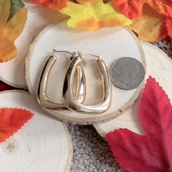 GOLD-TONE SQUARED EARRINGS - Picture 4 of 4